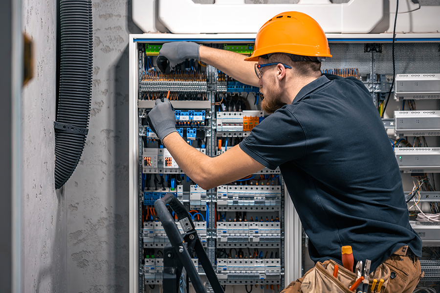 Hire Electricians in Birmingham