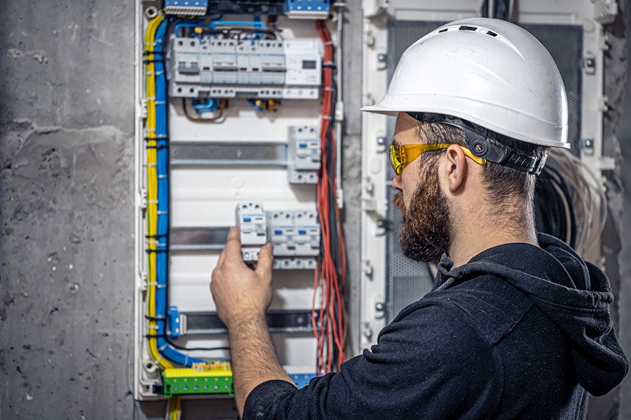 Hire Electricians in Glasgow
