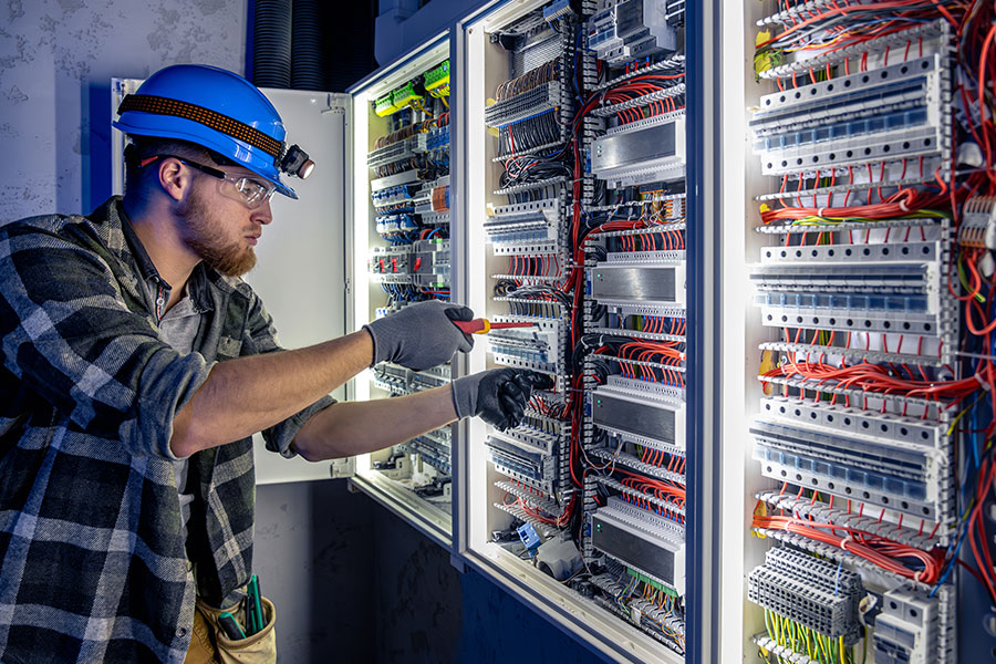 Hire Electricians in Liverpool