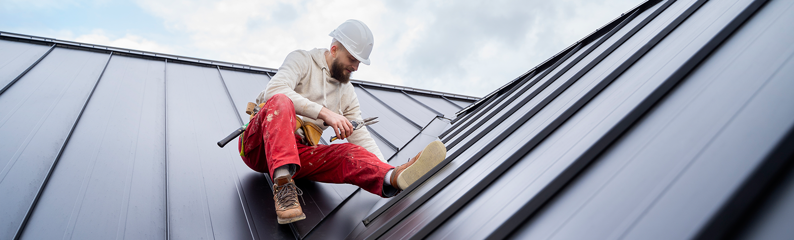 Signs You Need a Professional Roofer and Not a DIY Fix